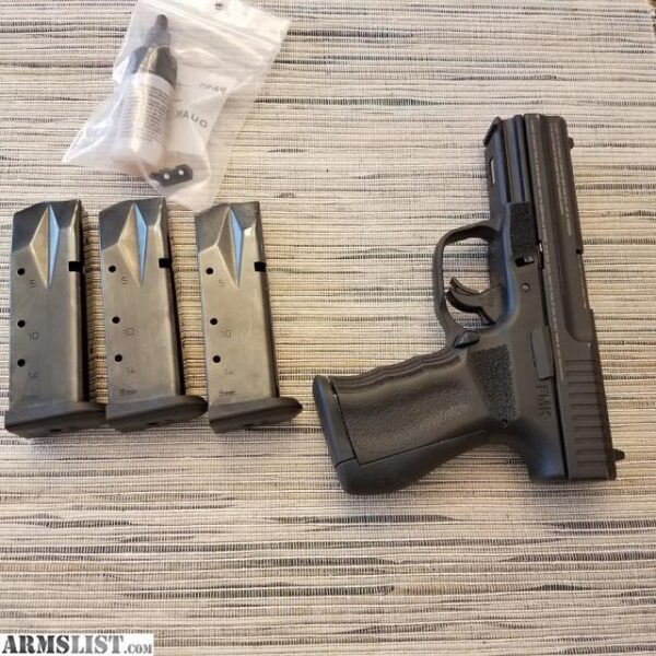 ARMSLIST - For Sale: FMK 9c1 Gen2 9MM Pistol w/ 4 Mags (Like Glock 19)